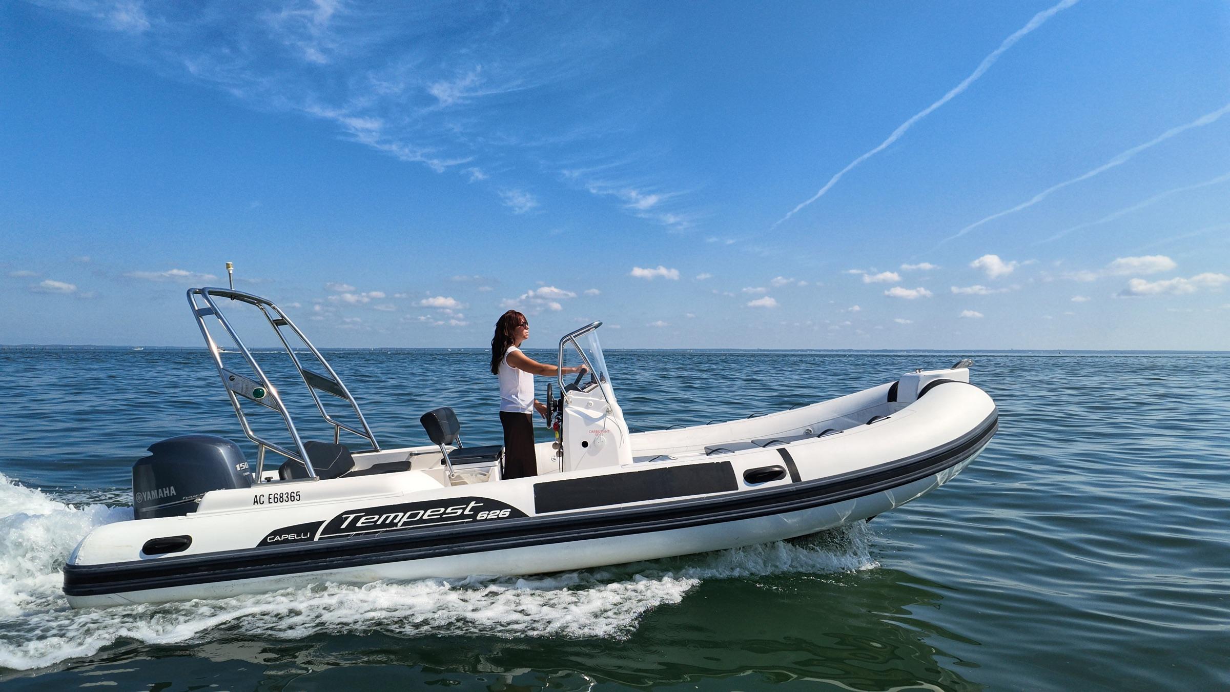 Capelli Tempest 626 - 8 pers. · 150 cv · 6.26 m