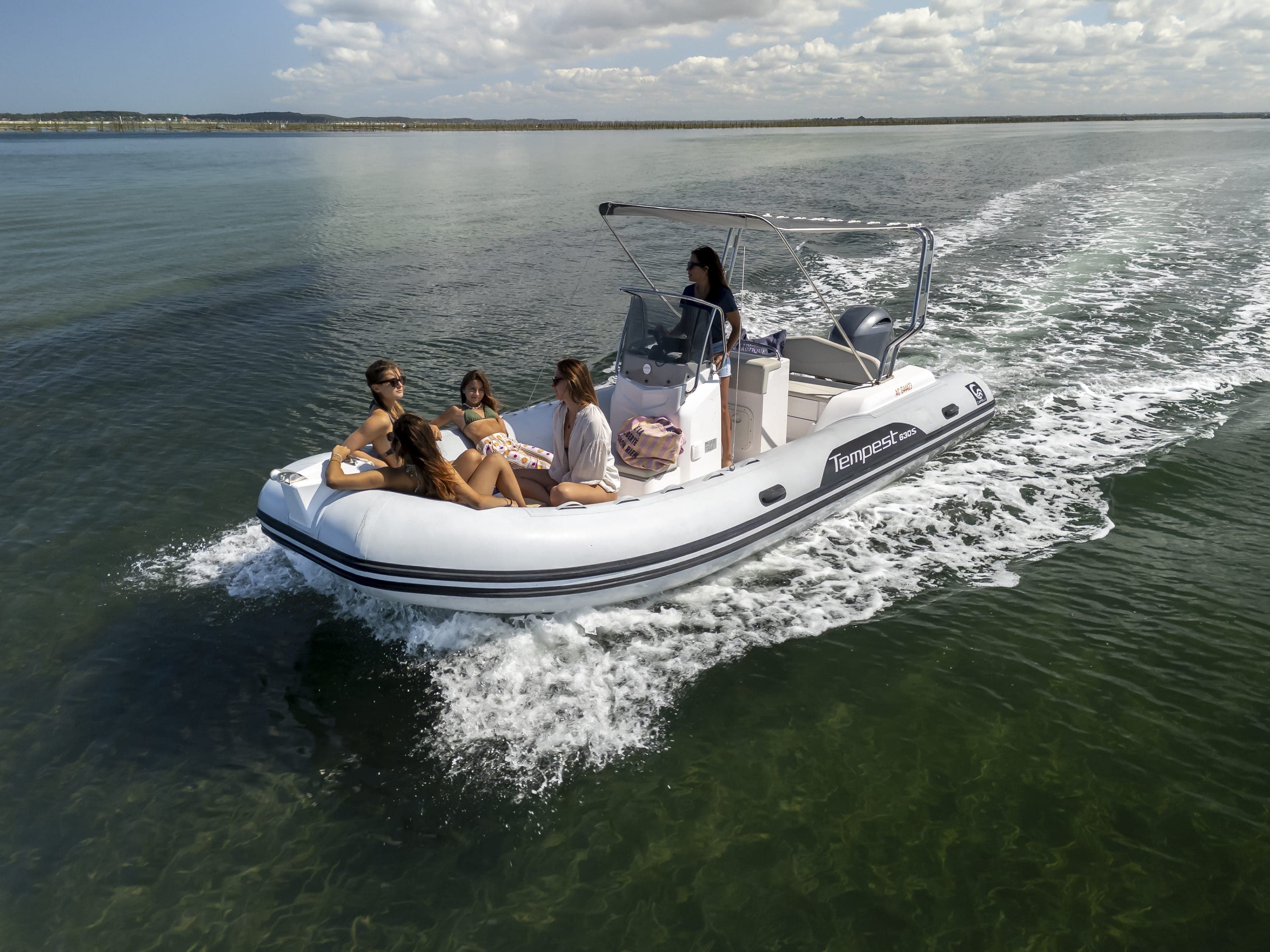 Capelli Tempest 630 boat available for rental in Arcachon - 9 people, 150 HP, 6.3m