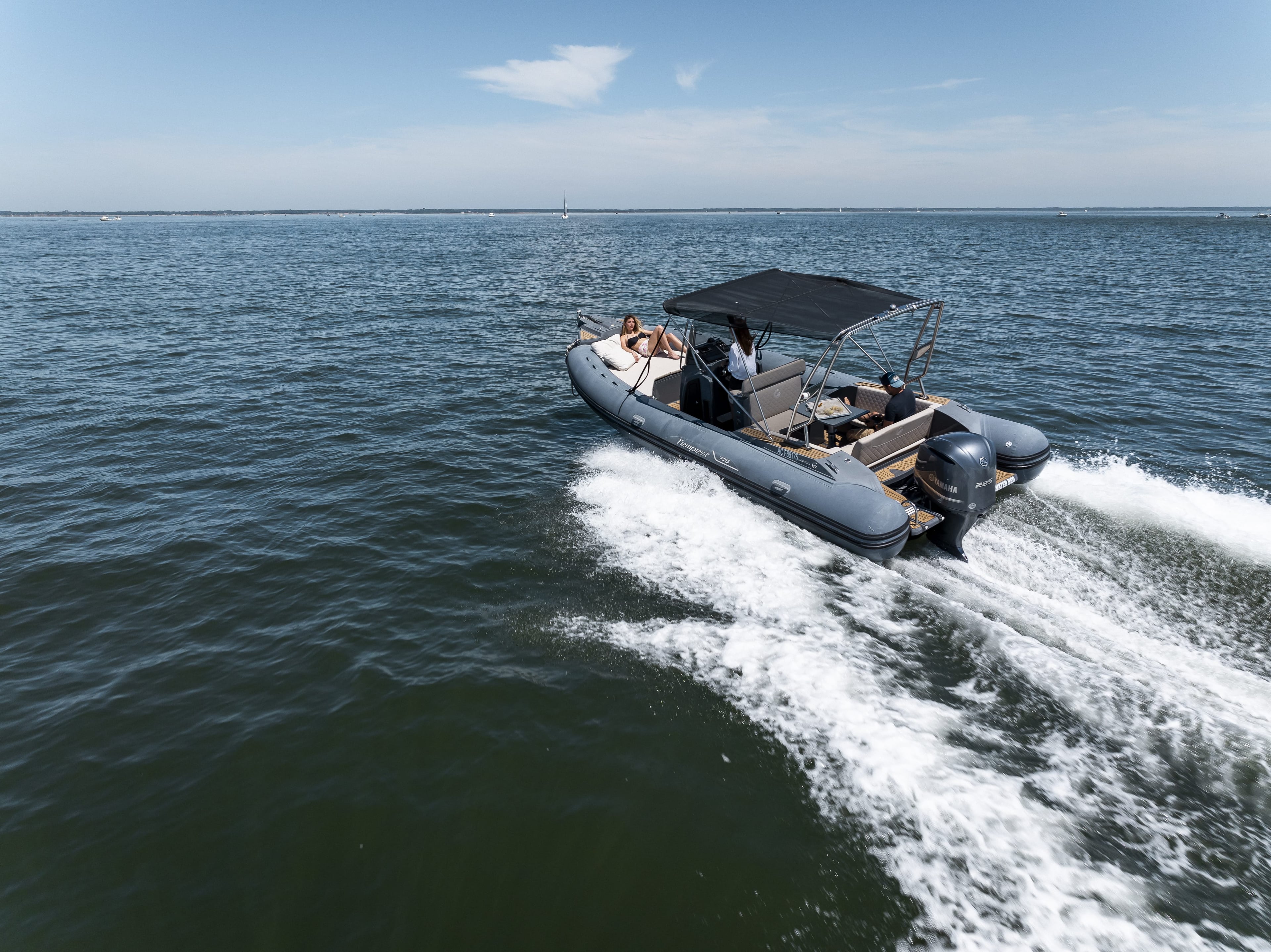 Conciergerie Maritime Arcachon - Scenic view of Arcachon Bay with boats and maritime activities