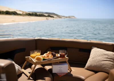 Petit déjeuner à bord d'un bateau non loin de la dune du Pilat